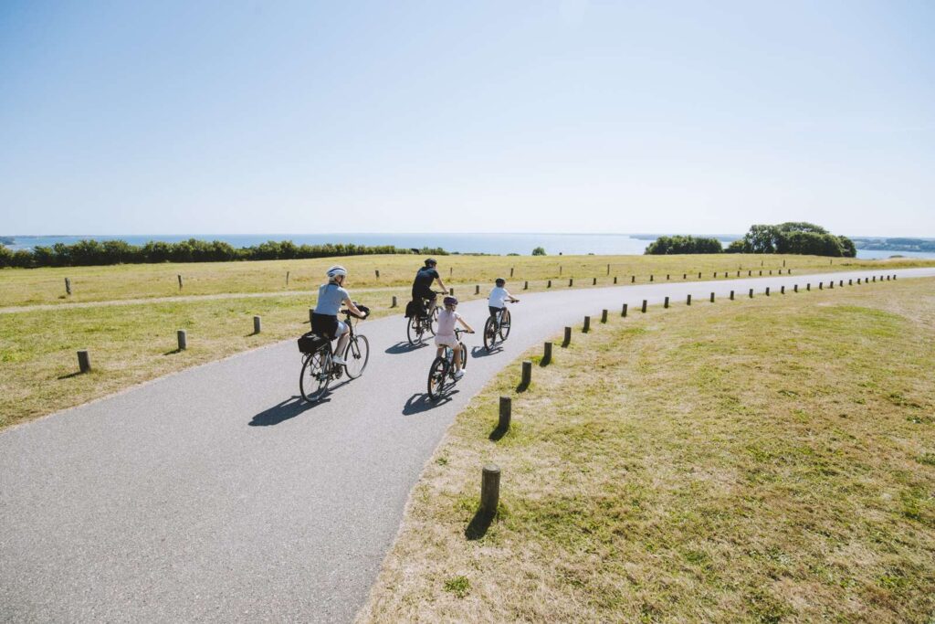 Familie på cykeltur i Sønderjylland