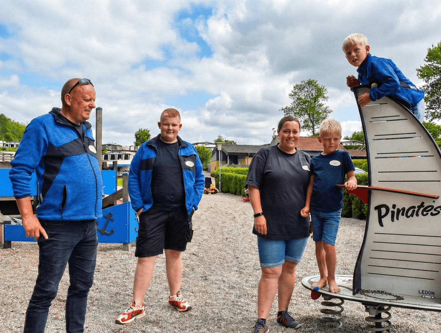 Familiebillede af ejerne af Sønderballe Strand Camping